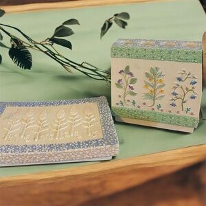 Vintage Shabby Chic Pastel Floral Embossed Decorative Toothbrush & Soap Dish